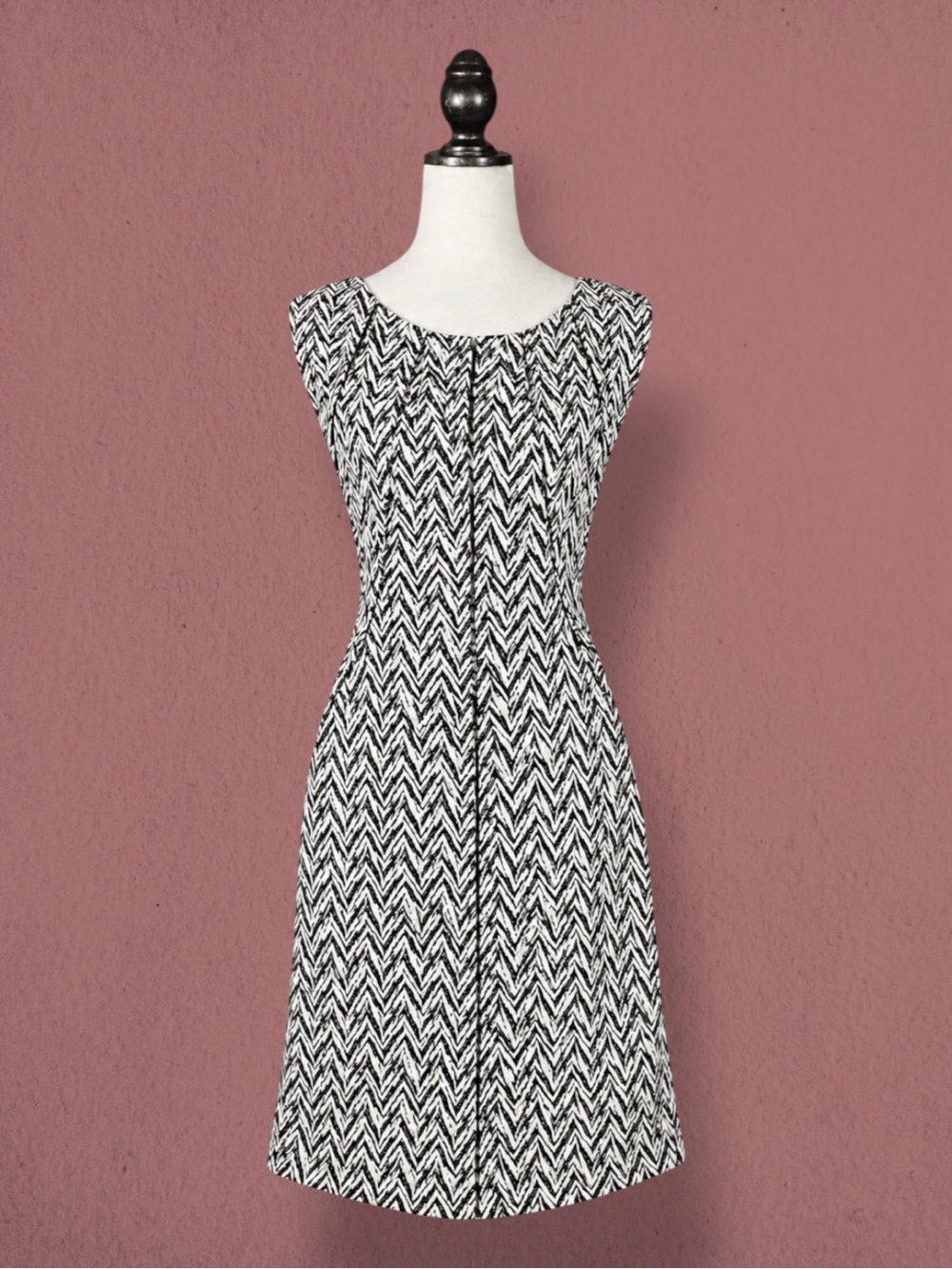 Calvin Klein Dress Black White Chevron Pintuck Pleat Neck Sheath Mod Corpcore 12